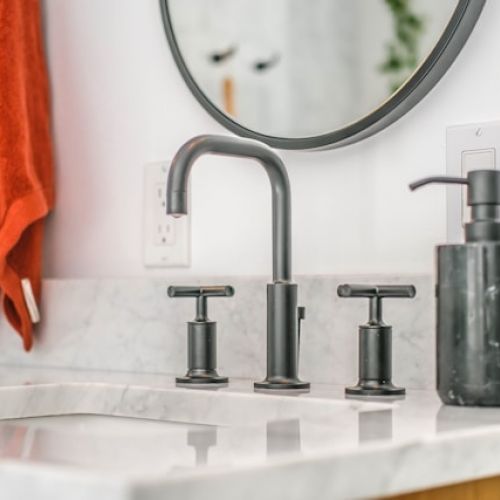 Das stilvoll eingerichtete Badezimmer